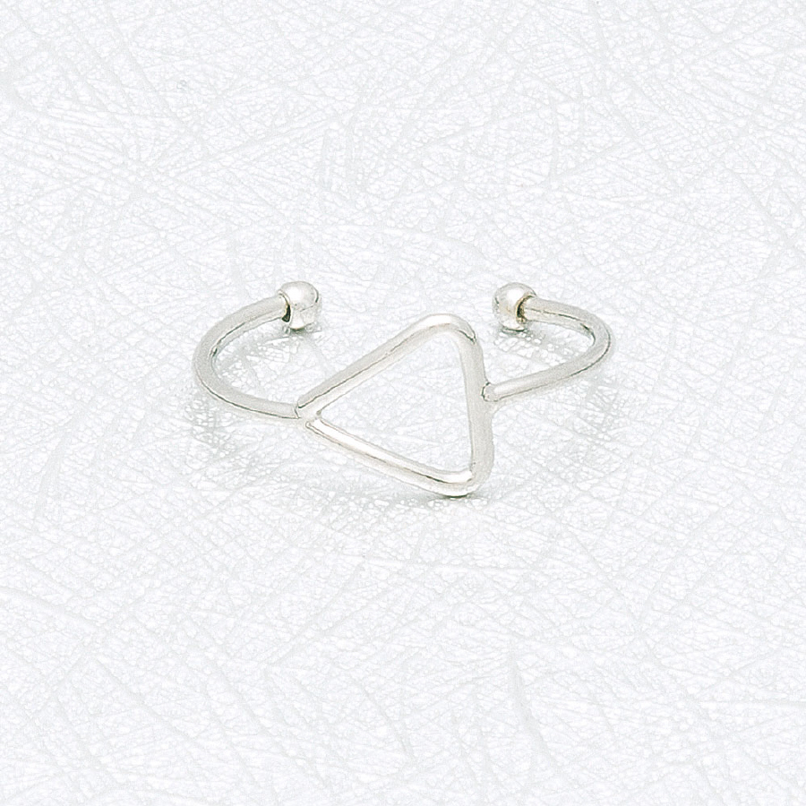 TRIANGLE SHAPE TOE RING IN SILVER PLATE