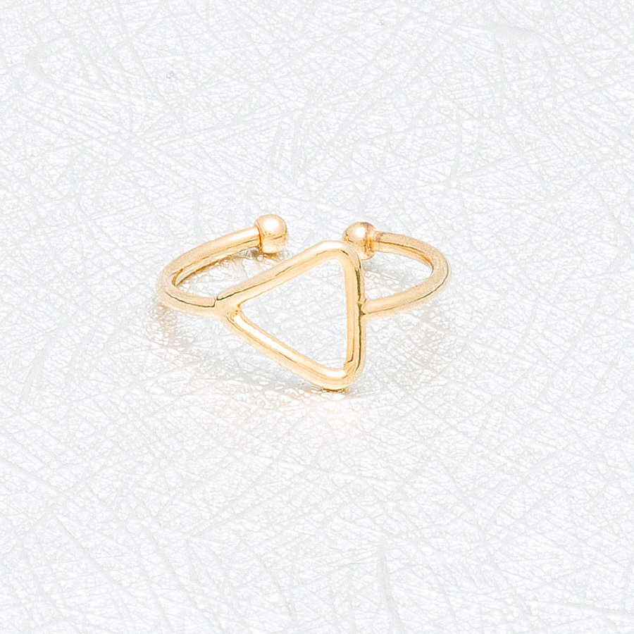 TRIANGLE SHAPE TOE RING IN GOLD PLATE